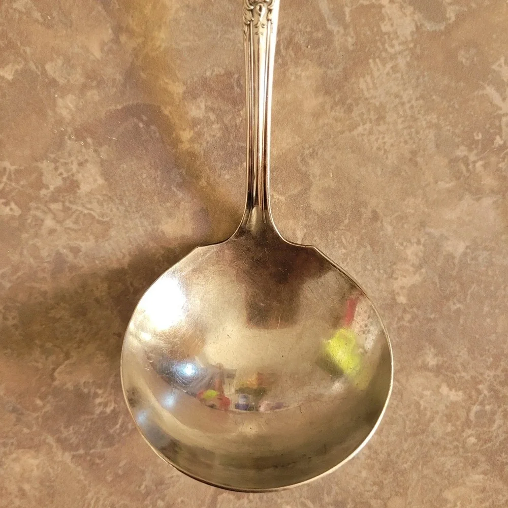 King Edward Silverplate Gravy Ladle 1951 Ornate Floral Design‎ Serving Antique